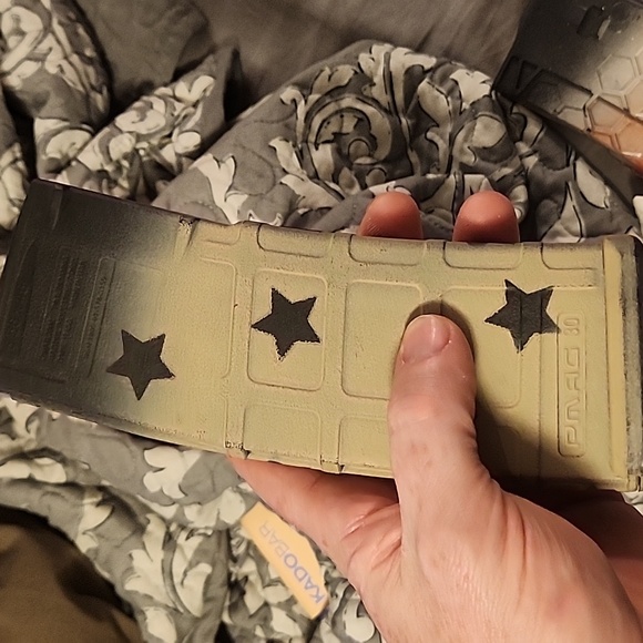 Tactical Star-Patterned Magazine - Picture 3 of 7